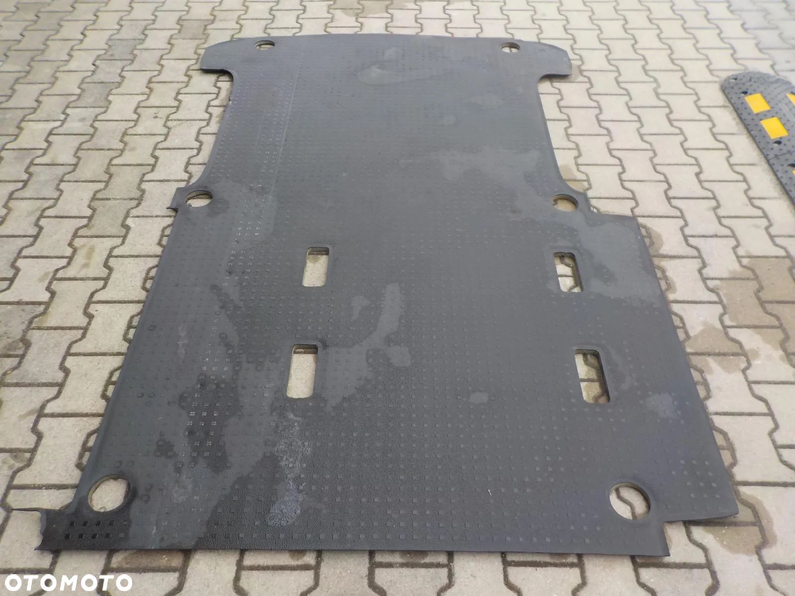 VW T5 T6 WYKŁADZINA GUMA PODŁOGA TYŁ KRÓTKI - 1