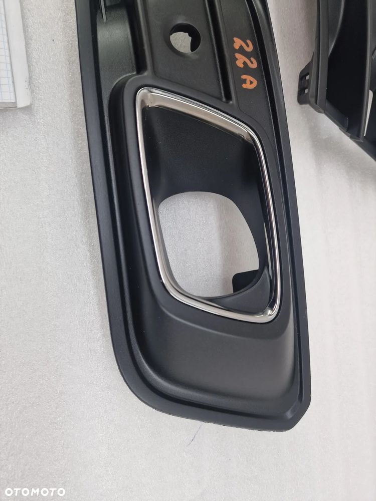 RENAULT CAPTUR I LIFT 16- LEWA / PRAWA KRATKA BOCZNA ZDERZAKA PRZEDNIEGO PRZÓD NA PDC Z CHROMEM , NR 261A24736R / 261A35462R , NR AUKCJI D/22 - 3