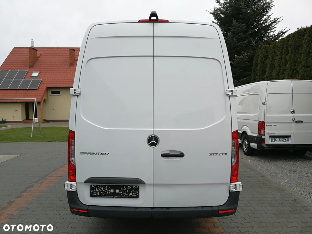 Mercedes-Benz Sprinter - 6
