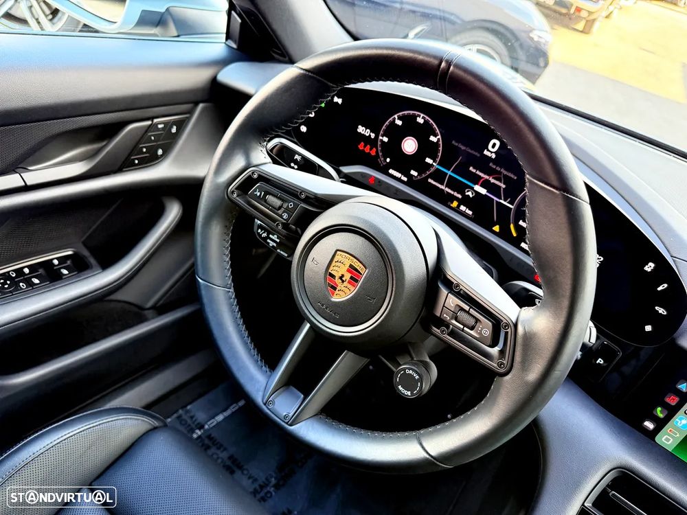 Porsche Taycan Cross Turismo 4 - 13