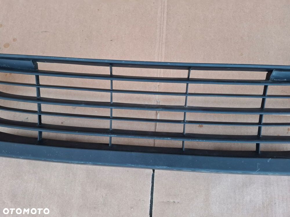 KRATKA ŚRODKOWA ZDERZAKA TOYOTA YARIS IV 4 ORYGINAŁ - 4