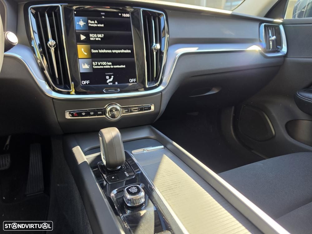 Volvo V60 2.0 B4 Momentum Geartronic — fotografia 11