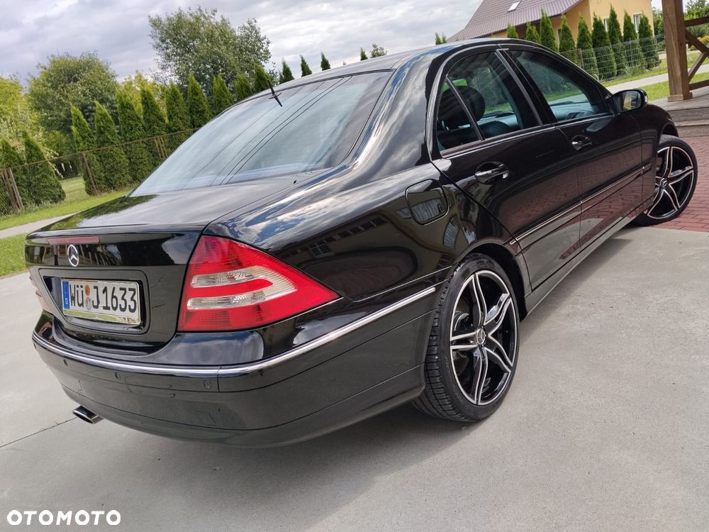 Mercedes-Benz Klasa C 180 Kompressor Automatik Avantgarde Sport Edition - 12