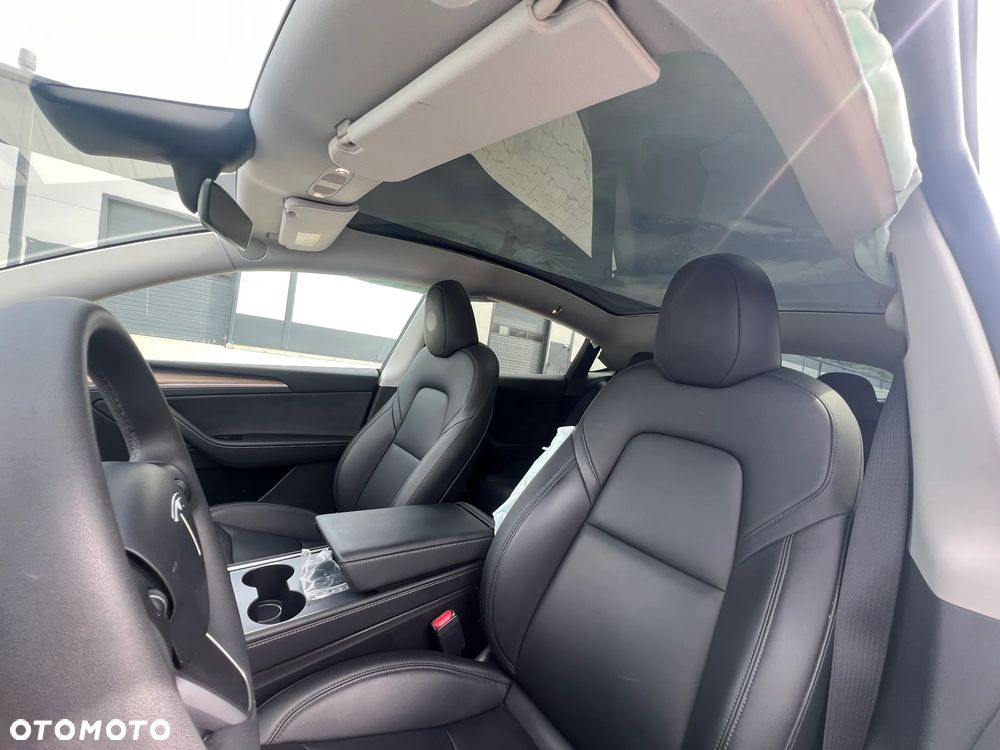 Tesla Model Y RWD - 10