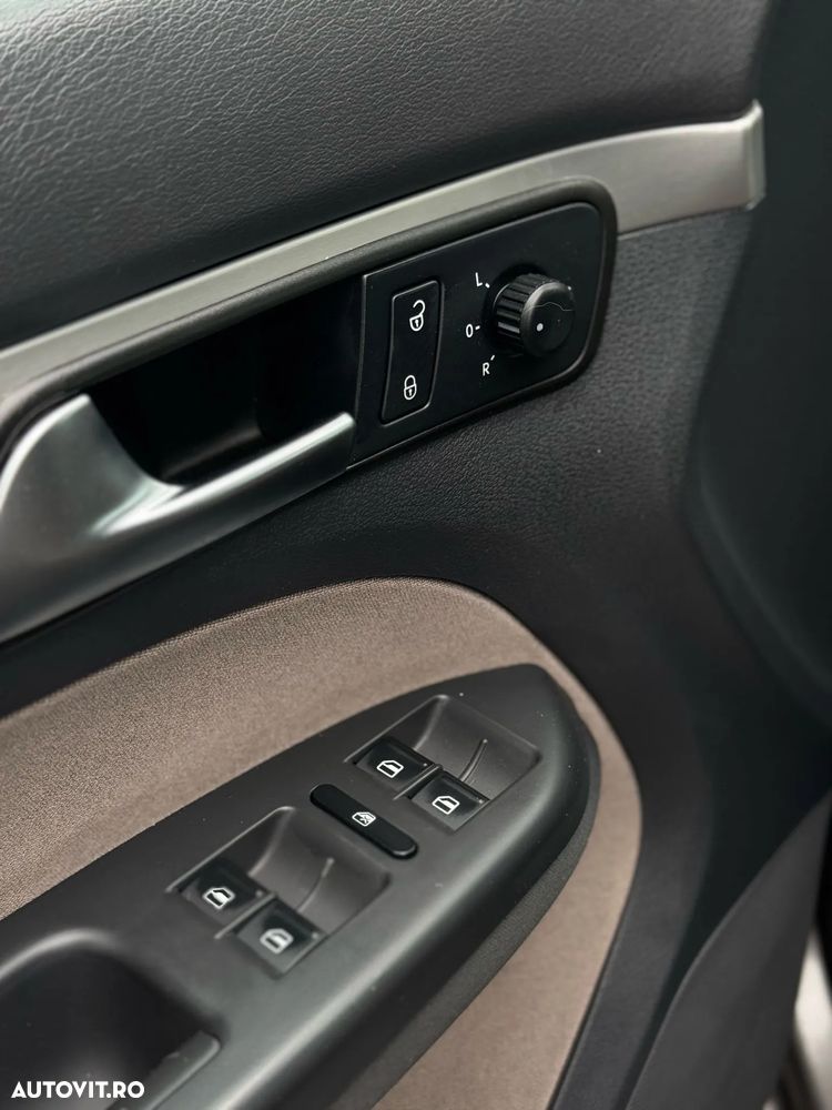 Volkswagen Touran 2.0 TDI DPF DSG Trendline - 31