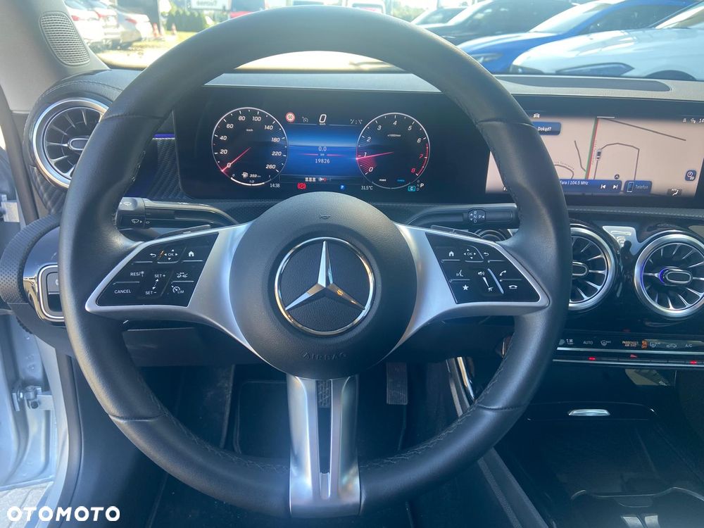 Mercedes-Benz CLA 180 Progressive 7G-DCT - 12