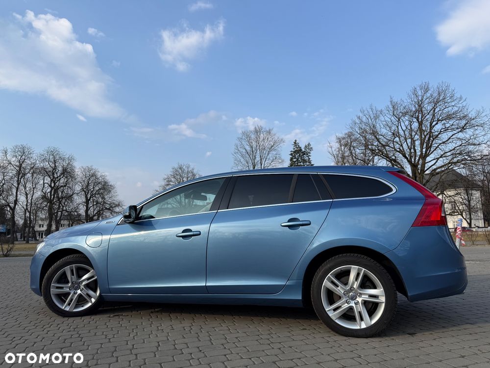 Volvo V60 D6 AWD Plug-in Hybrid Momentum - 13