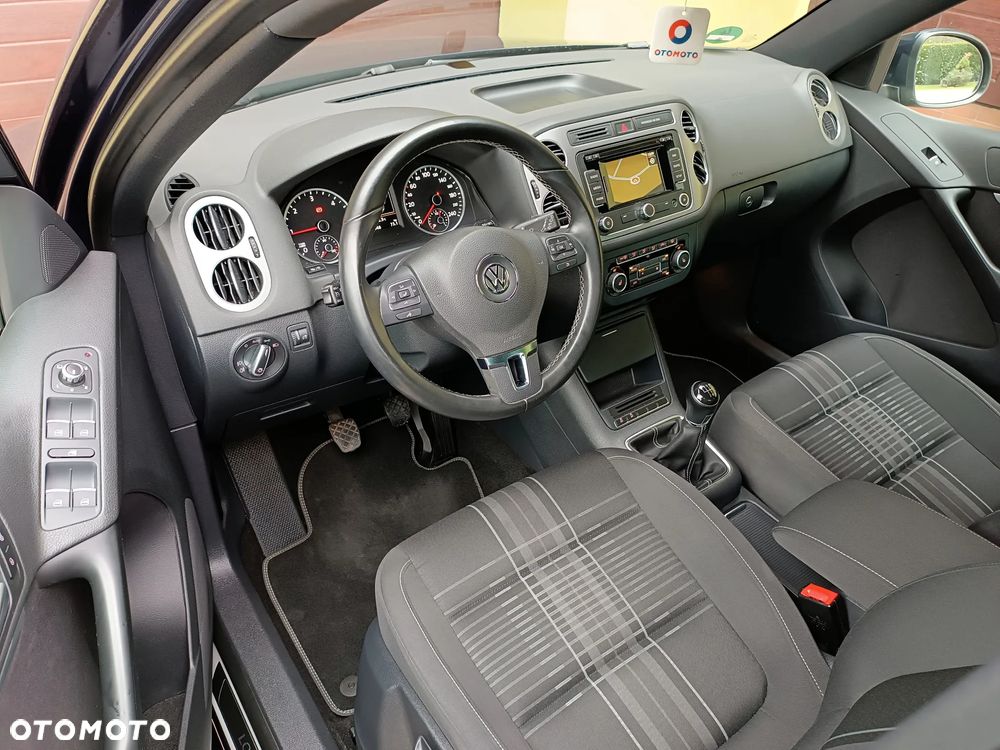 Volkswagen Tiguan 2.0 TDI DPF BlueMotion Technology Lounge Sport & Style - 12