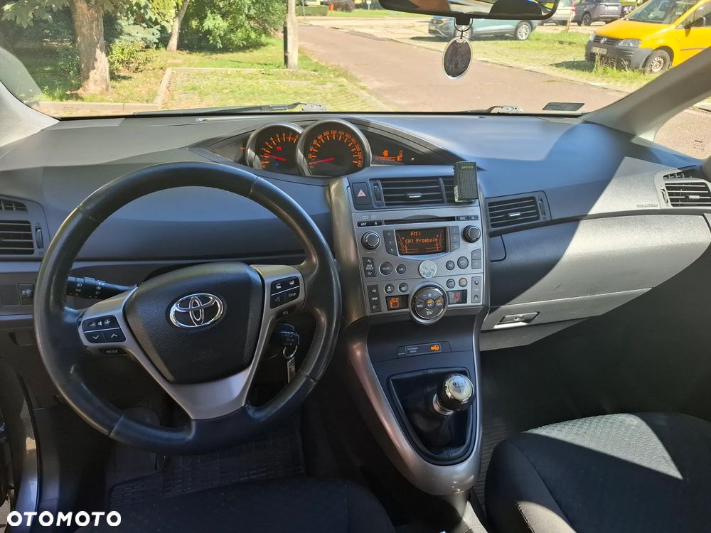 Toyota Verso 1.6 - 10