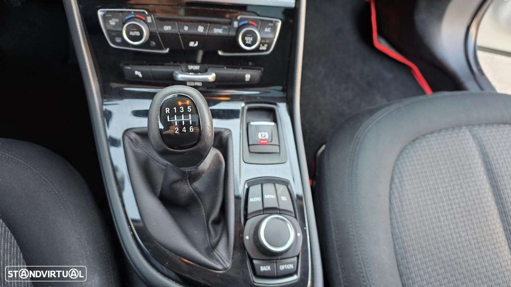 BMW 218 Gran Tourer d 7L Line Luxury - 24