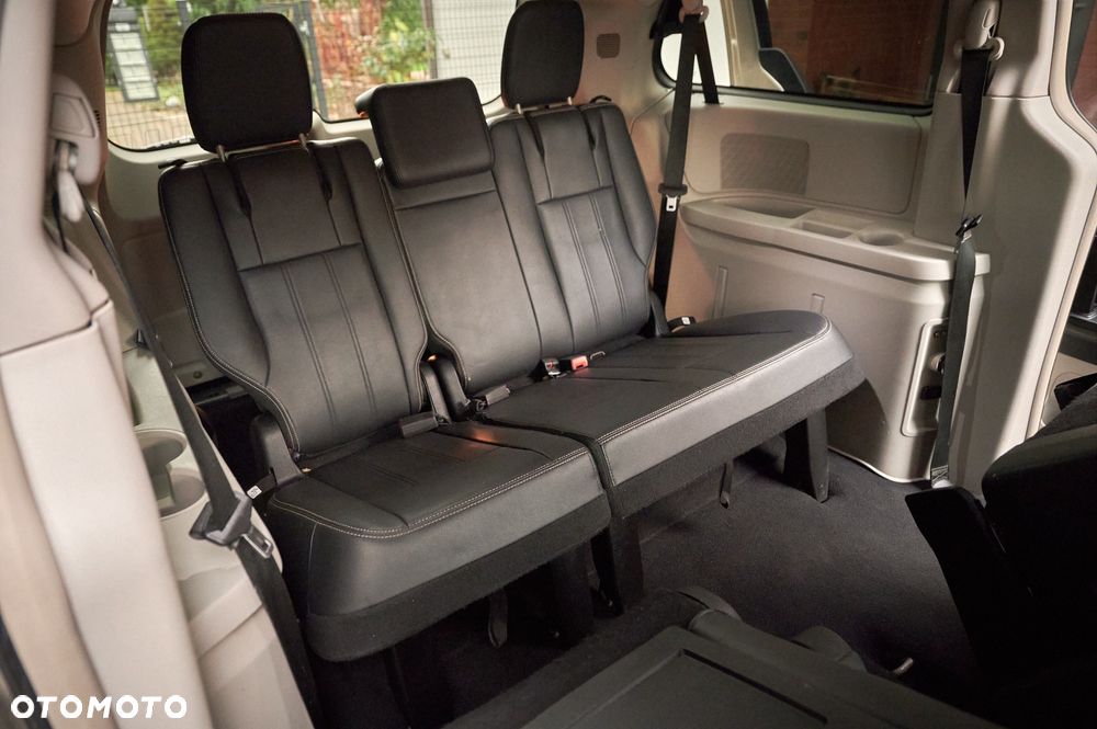 Chrysler Town & Country 3.6 Limited - 32