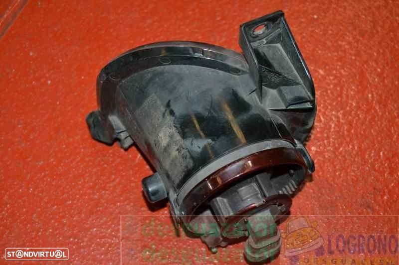 FAROL NEVOEIRO DIREITO TOYOTA AVENSIS SEDAN 2006 - 1