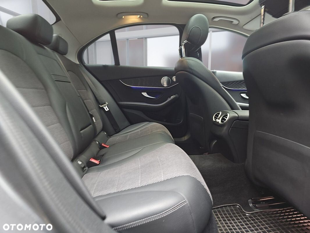 Mercedes-Benz Klasa C 200 4MATIC 9G-TRONIC - 21