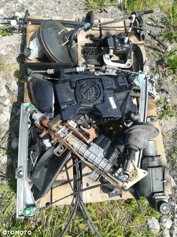 OBUDOWA FILTRA POWIETRZA, PRZEPŁYWOMIERZ, SZTYCA, SERWO HAMULCOWE RENAULT LAGUNA III