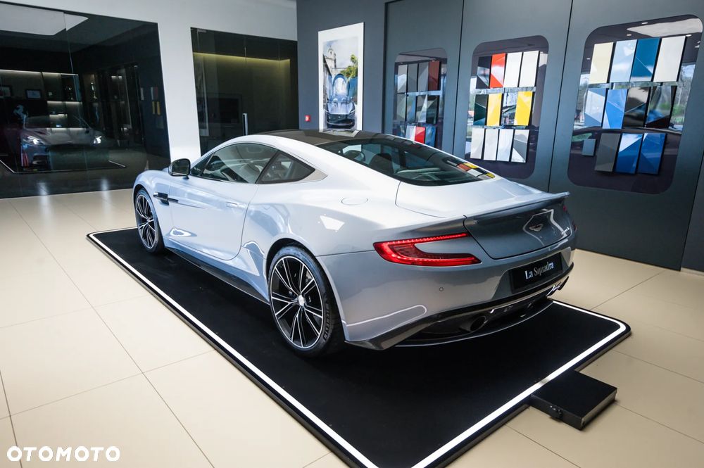 Aston Martin Vanquish - 29