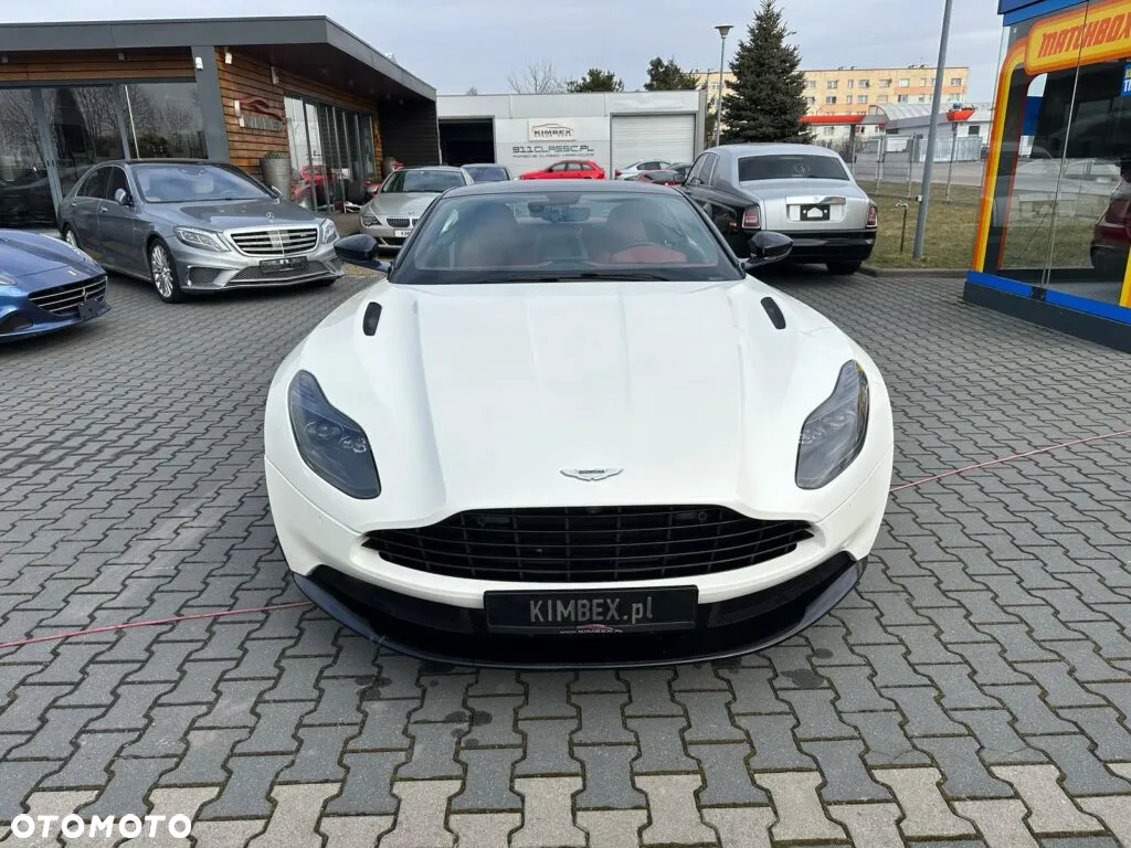 Aston Martin DB11 V8 Coupe - 2