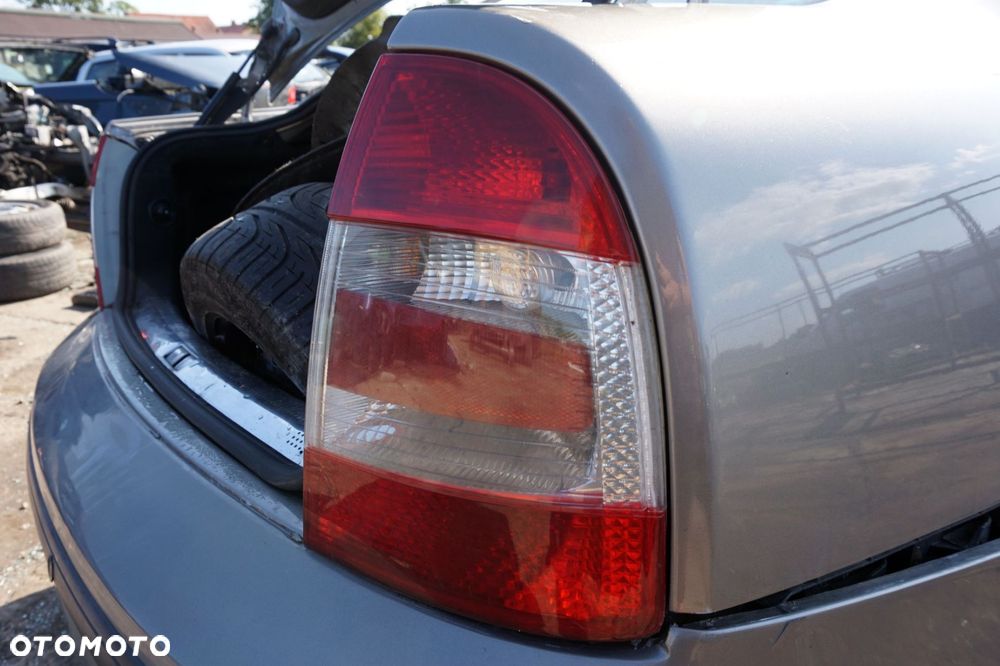 LAMPA TYLNA PRAWA SUPERB I 3U8 LIFT  SKODA 2006-2008 - 2