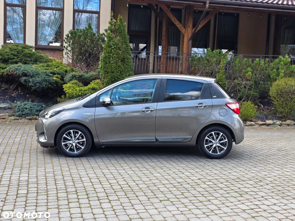 Toyota Yaris Hybrid 100 Premium - 8