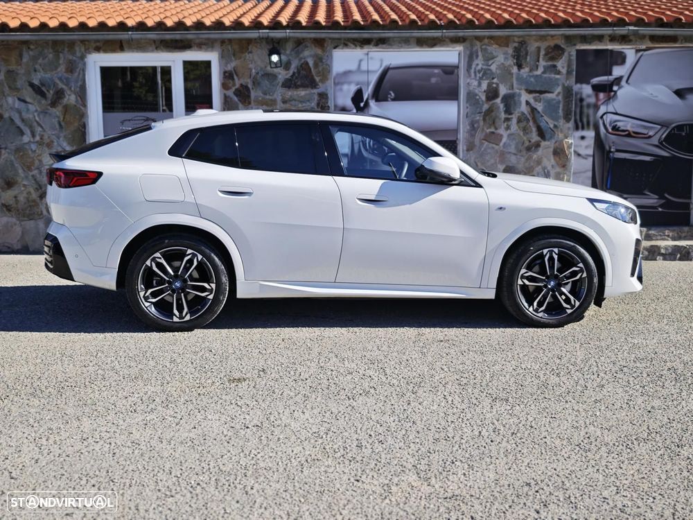 BMW iX2 eDrive20 Pack Desportivo M - 8
