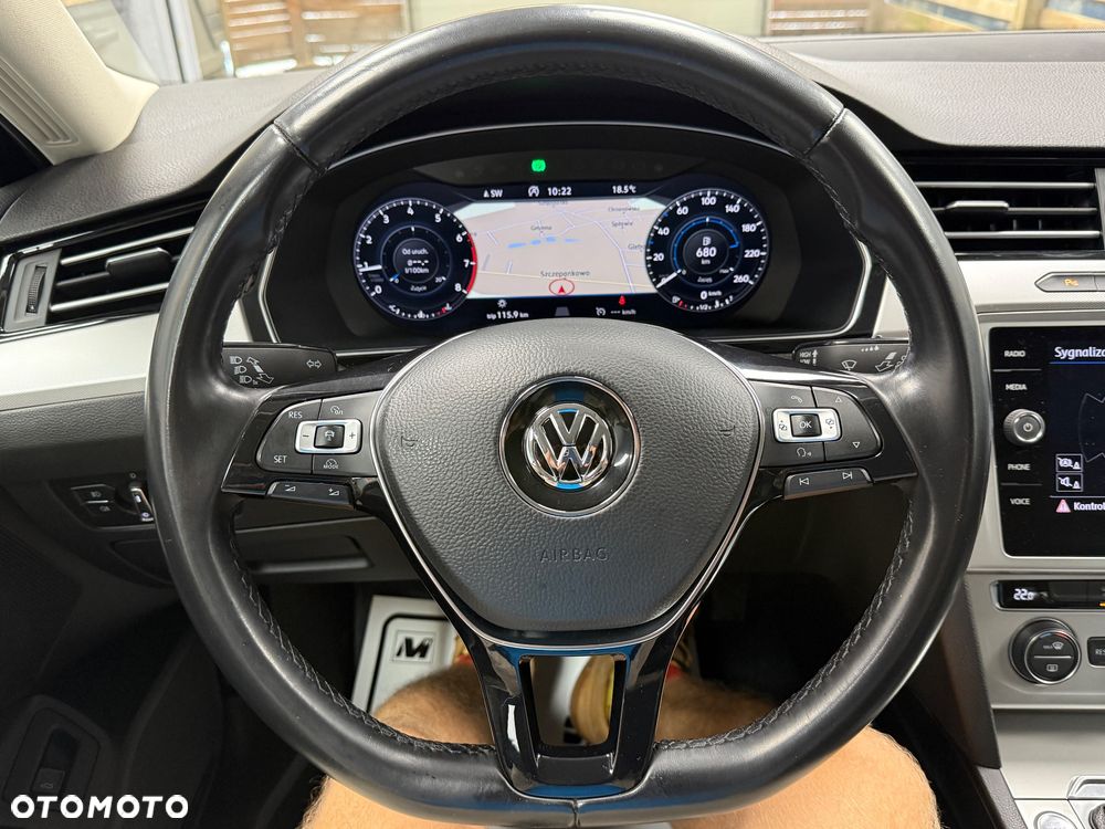 Volkswagen Passat - 11