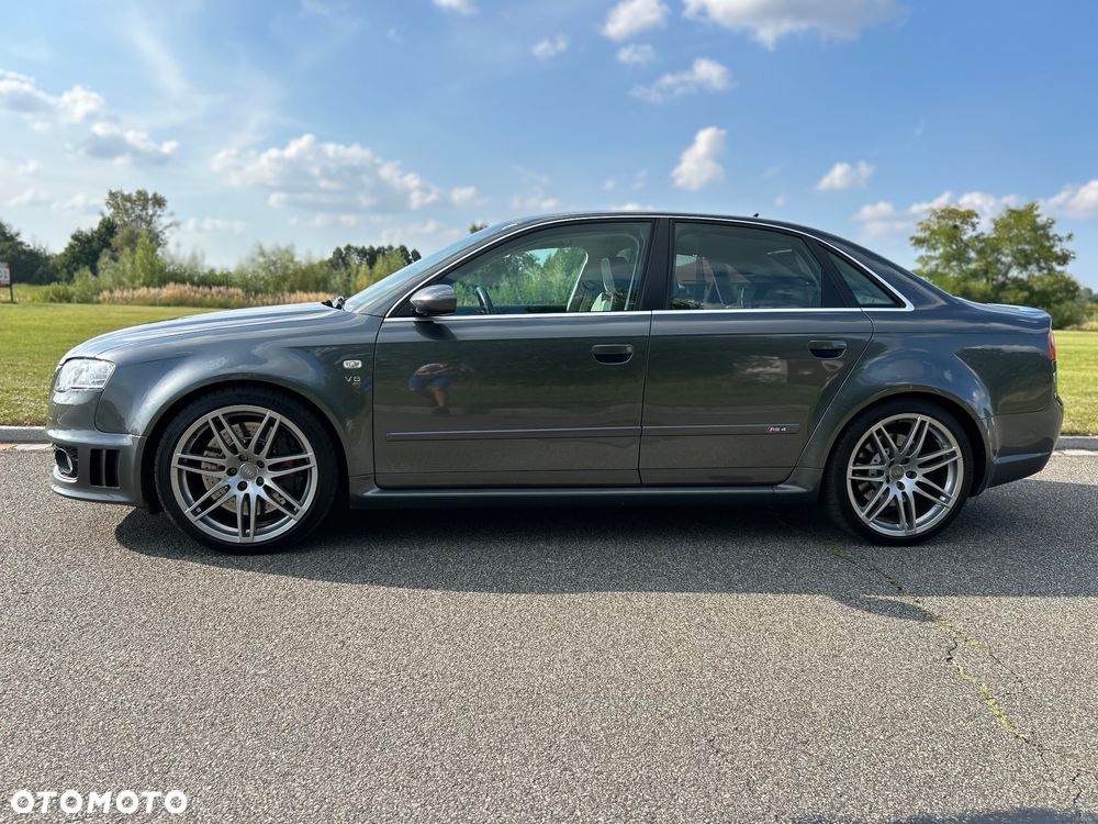 Audi RS4 Limousine - 9