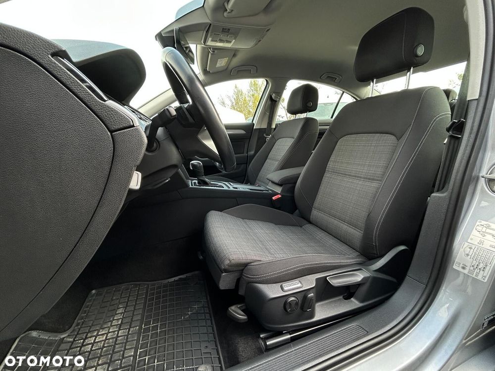 Volkswagen Passat 2.0 TSI Business DSG - 9