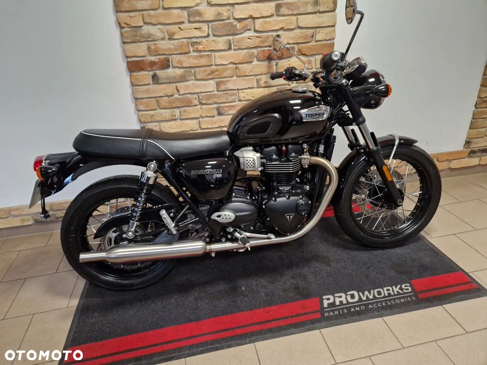 Triumph Bonneville - 21
