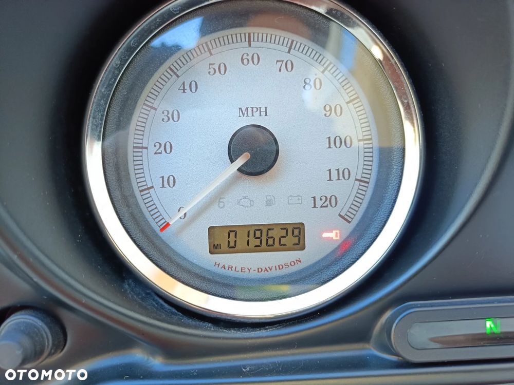 Harley-Davidson Touring Street Glide - 37