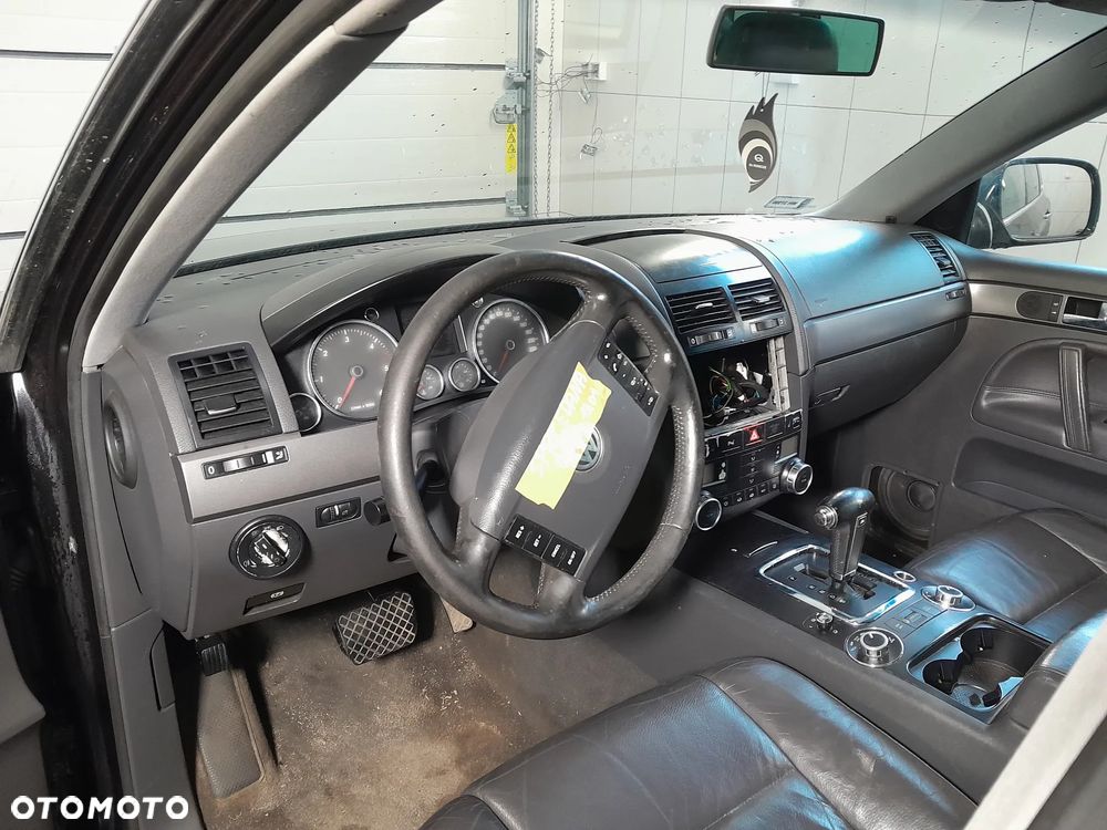 VW TOUAREG KONSOLA DESKA ROZDZIELCZA AIRBAGI PASY - 1