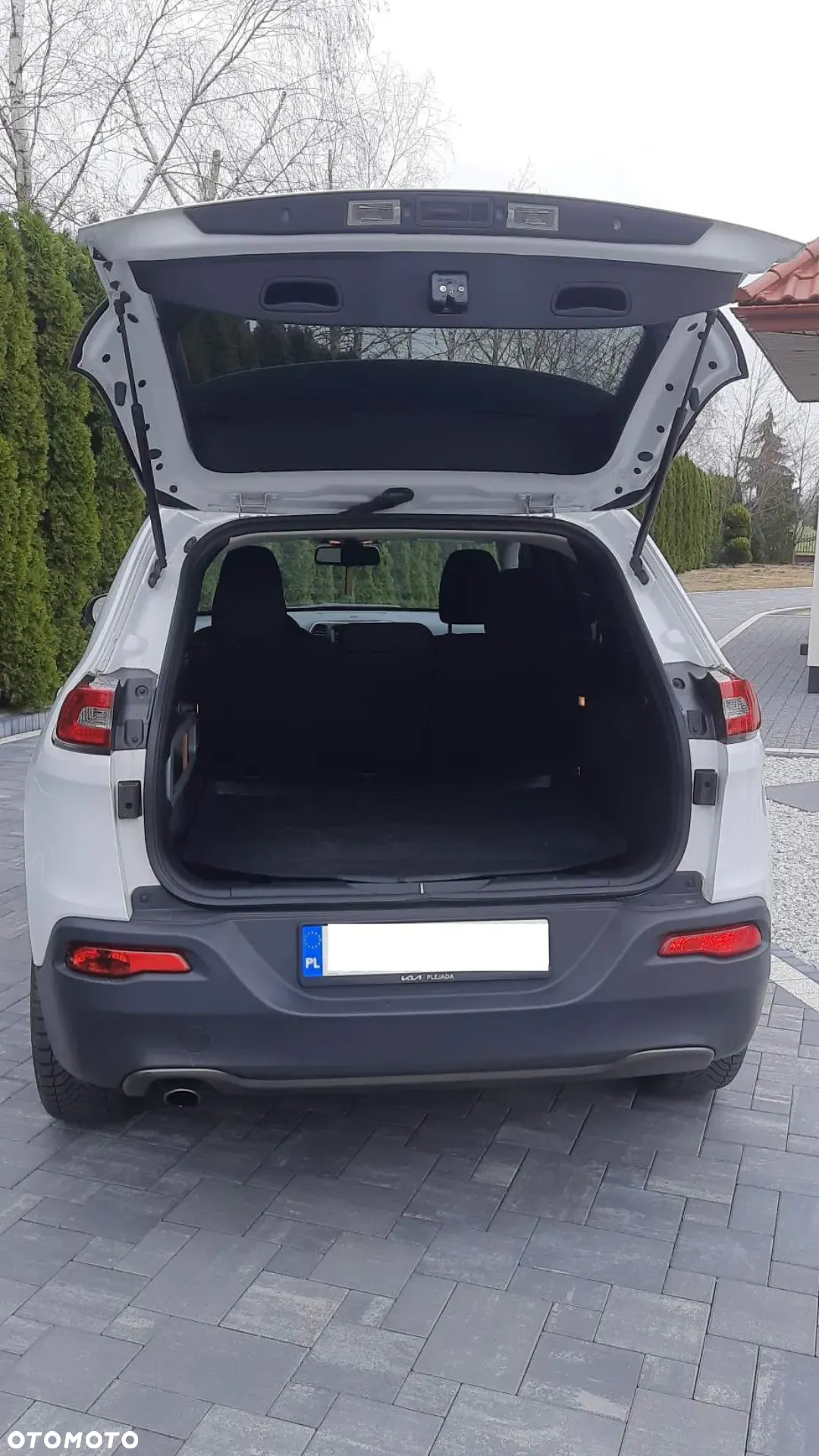 Jeep Cherokee - 10