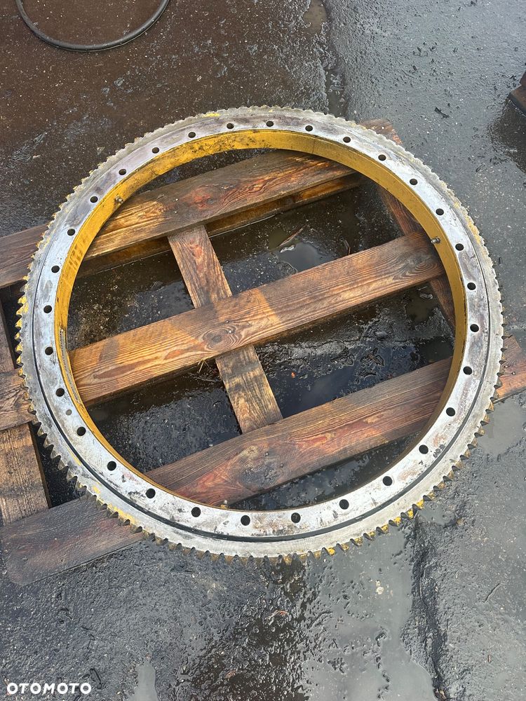 Wieniec obrotu do koparki CAT 206