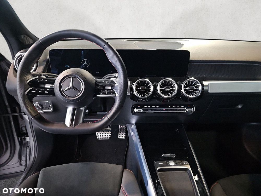 Mercedes-Benz GLB - 13