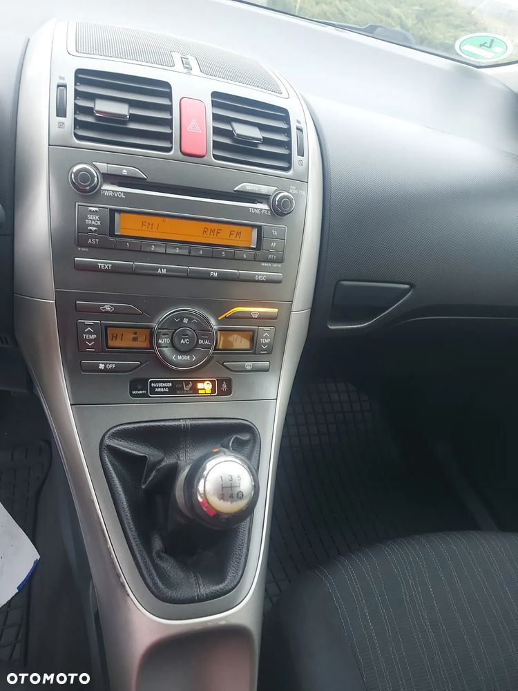 Toyota Auris 1.6 VVT-i Executive - 14