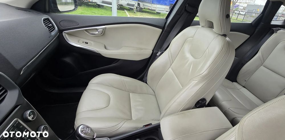 Volvo V40 - 23