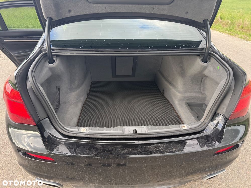 BMW Seria 7 740d xDrive - 27