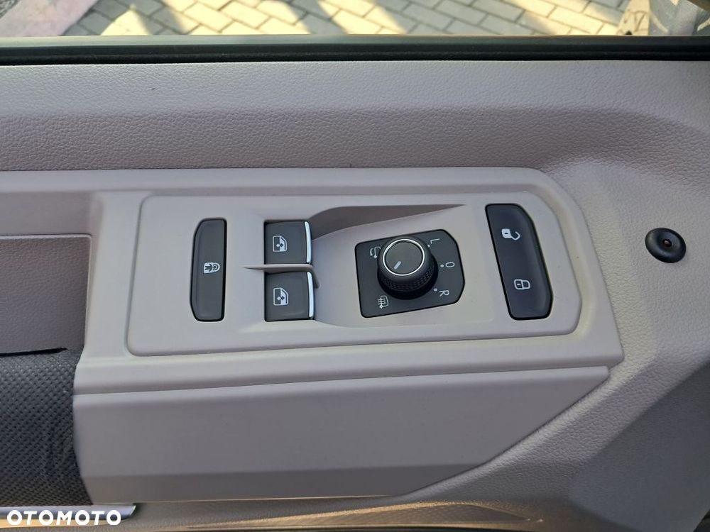 Volkswagen Multivan - 26