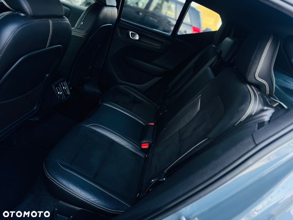 Volvo XC 40 D4 AWD Geartronic R-Design - 25