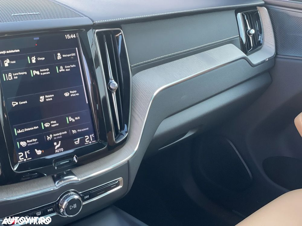 Volvo XC 60 T8 AWD Recharge Geartronic Inscription - 27