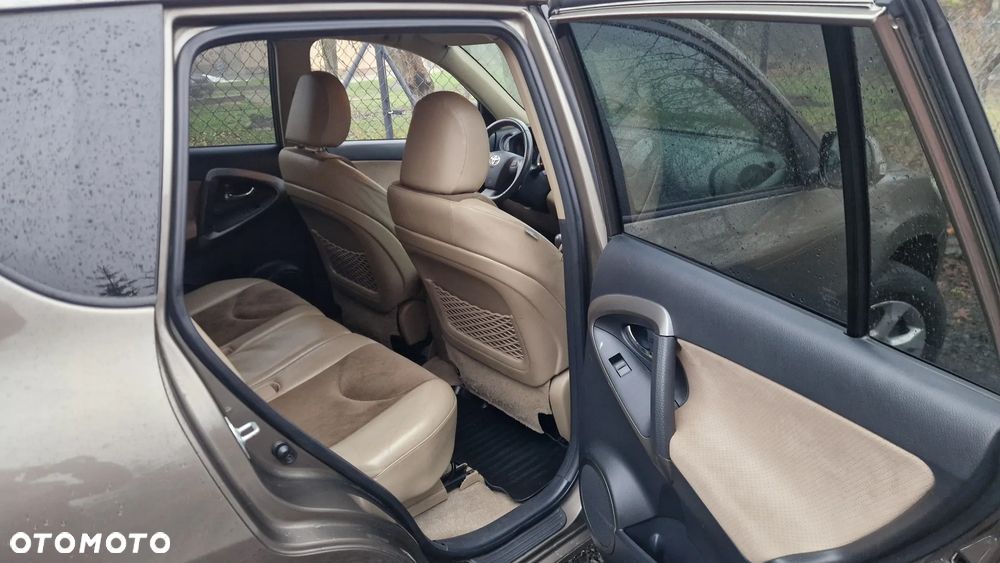 Toyota RAV4 2.0 VVT-i Prestige NAVI MS - 27