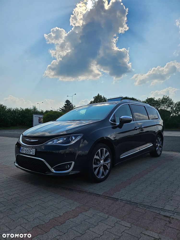 Chrysler Pacifica - 8