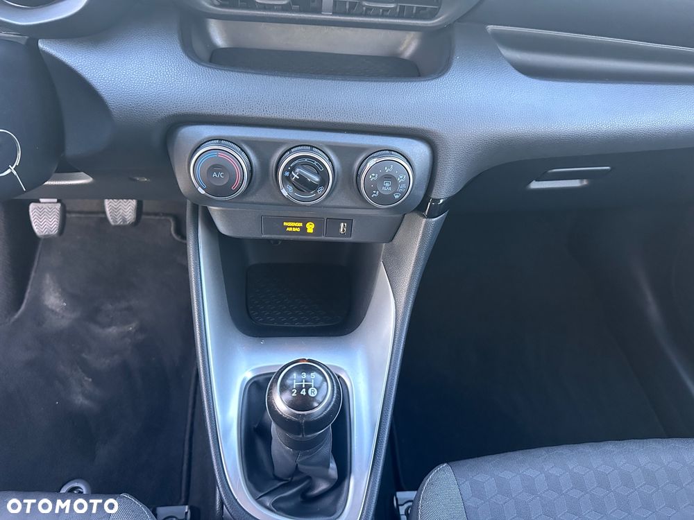 Toyota Yaris 1.0 Premium - 23