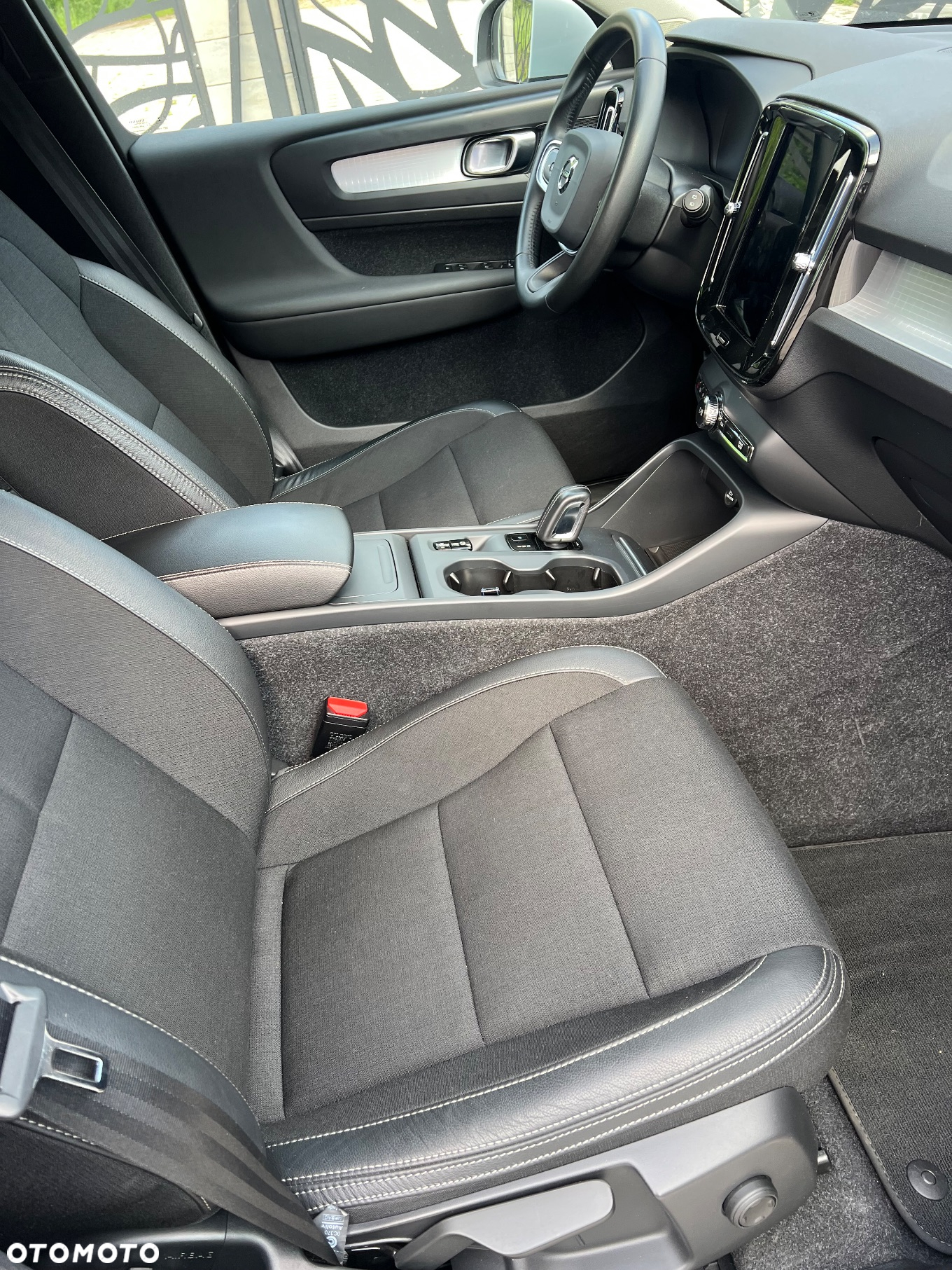 Volvo XC 40 T3 Geartronic Momentum Pro - 4