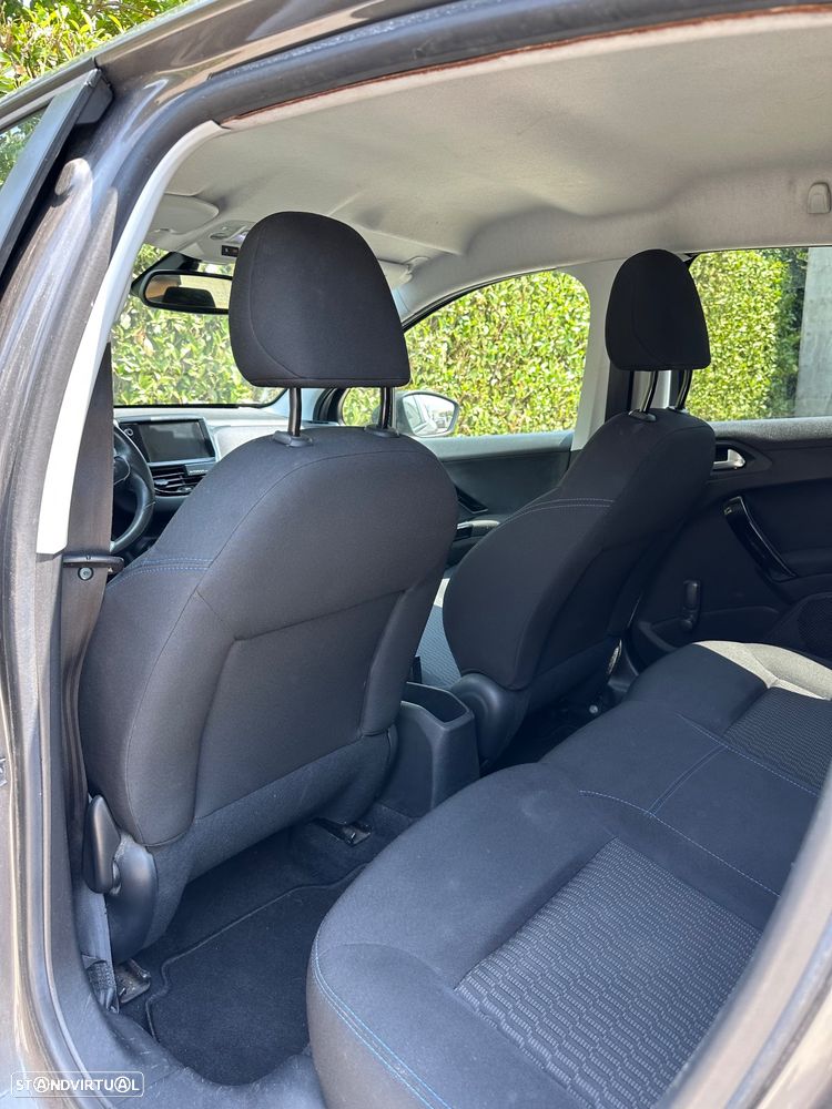 Peugeot 208 1.2 PureTech Signature - 13