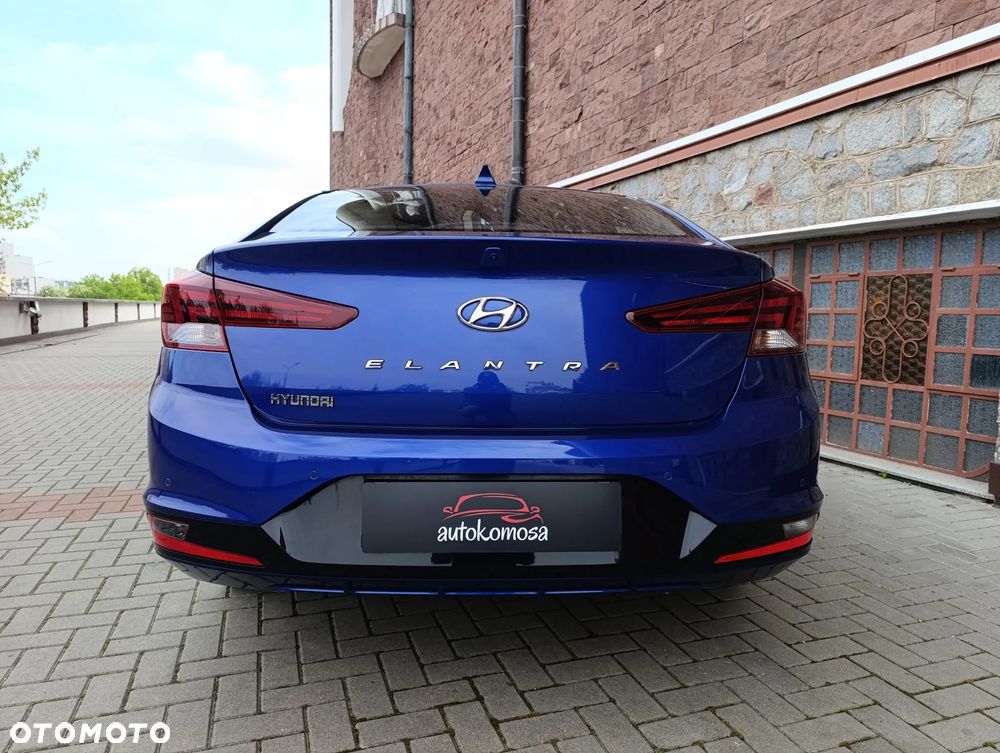 Hyundai Elantra 1.6 Comfort - 10