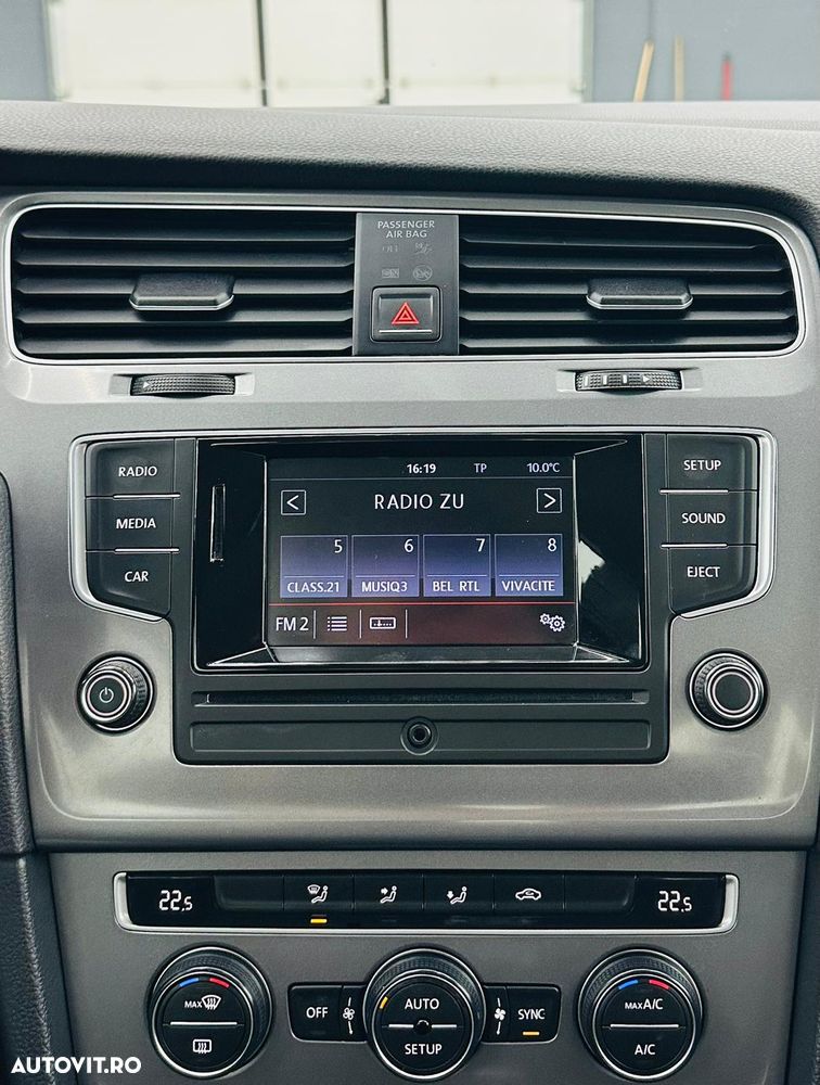 Volkswagen Golf 1.6 TDI DPF BlueMotion - 25