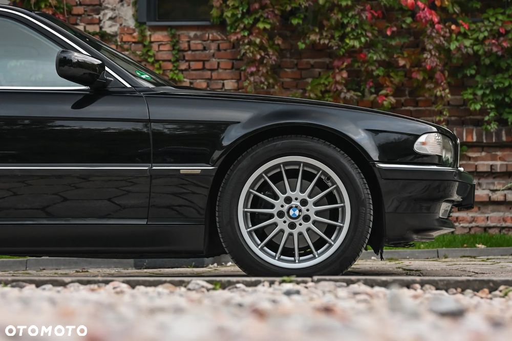 BMW Seria 7 735i L - 9