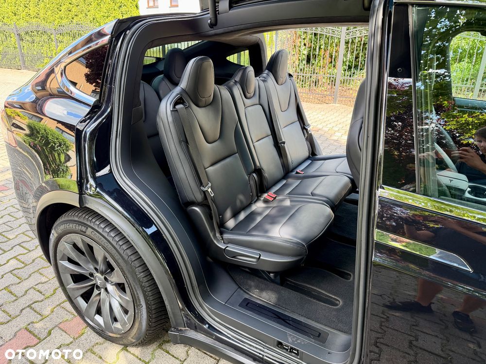 Tesla Model X - 19