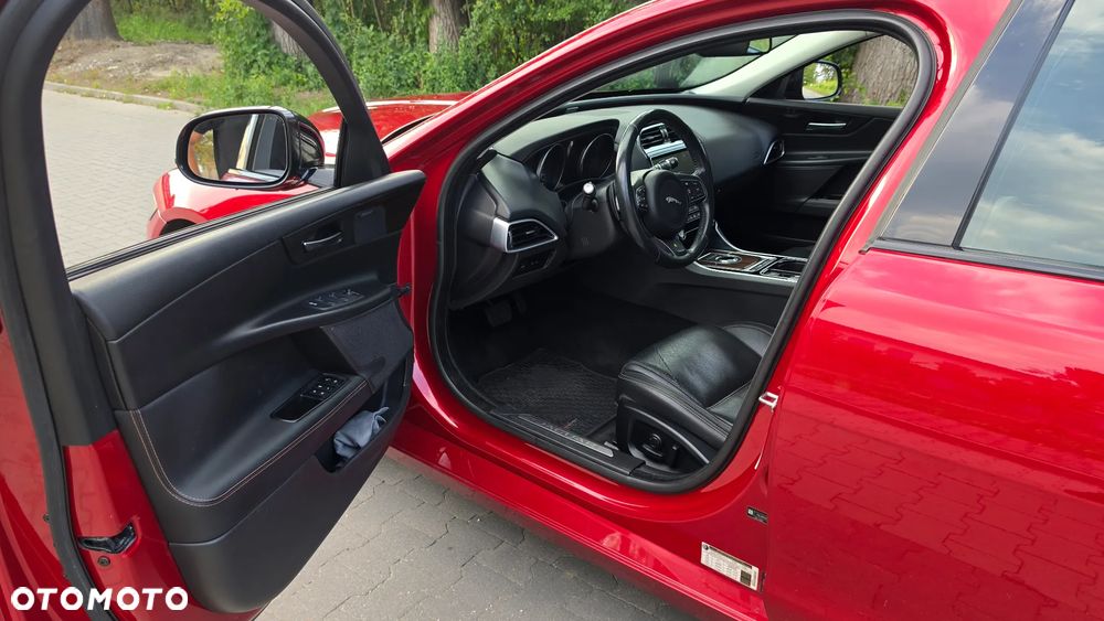 Jaguar XE - 8