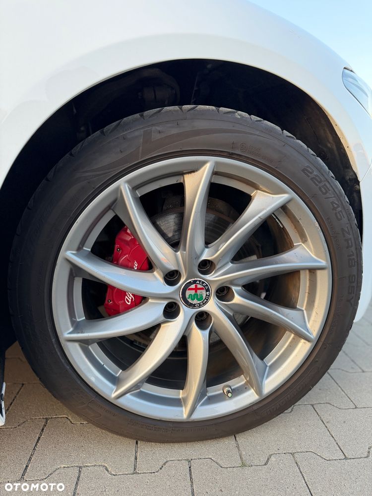 Alfa Romeo Giulia 2.0 Turbo B-Tech Edition - 16