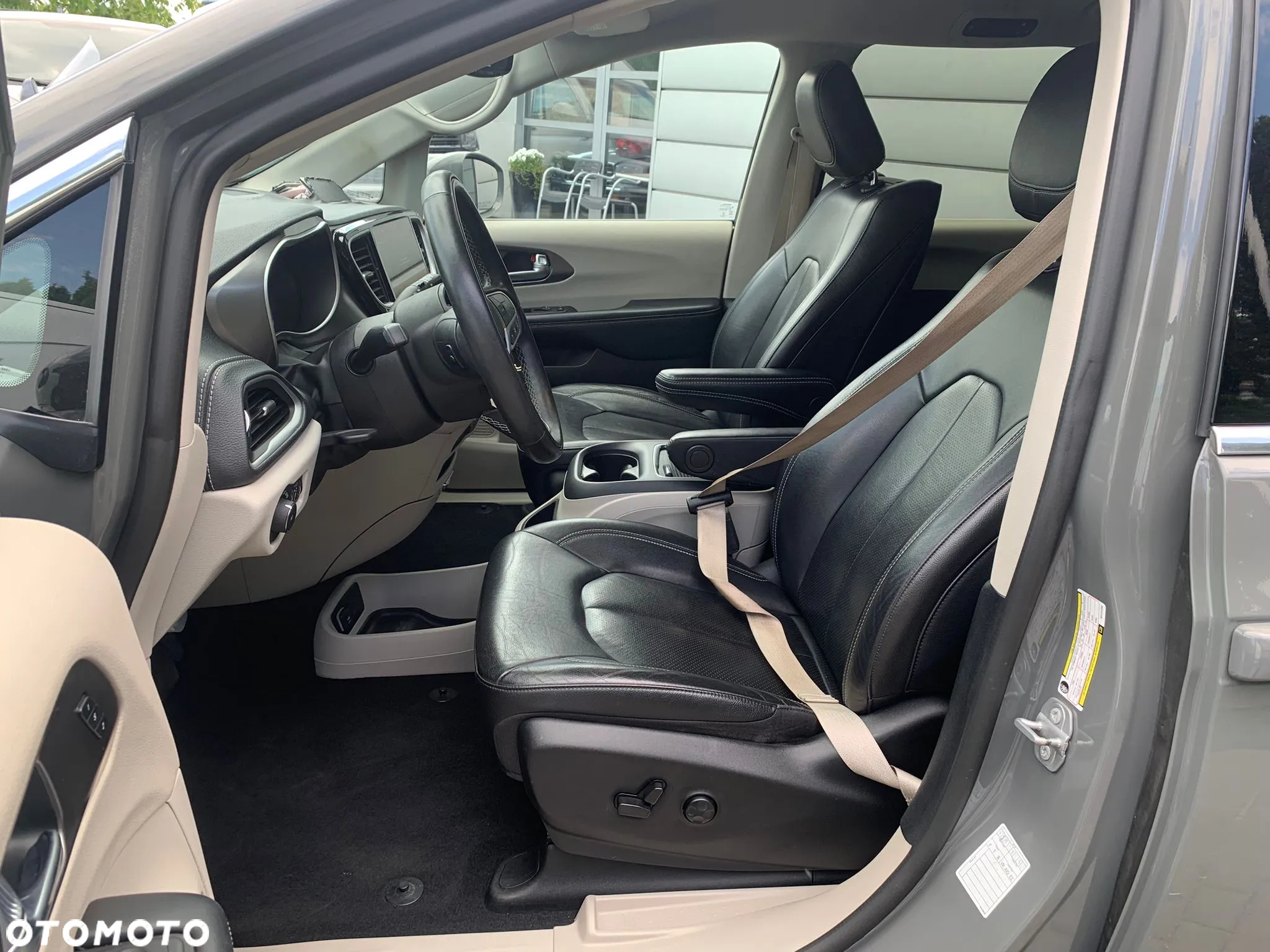 Chrysler Pacifica - 11